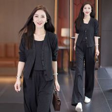 批发韩版休闲套装女2025春秋新款洋气减龄<b class='q'>运动服</b>时尚遮肉妈妈装三件套