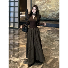 批发高级感波点半身裙搭配一整套法式赫本风纯色T恤上衣+波点<b class='q'>长裙</b>套装