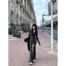 批发2025时尚新款秋<b class='q'>冬</b>季针织套装收腰修身连帽上衣外套直筒微喇休闲裤