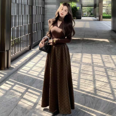 批发高级感法式赫本风纯色T恤上衣+波点<b class='q'>长裙</b>波点半身裙搭配一整套套装