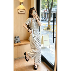批发巨好看ootd穿搭一整套2026新款灰色短袖t恤<b class='q'>女</b>夏季阔脚裤<b class='q'>两件套</b>装