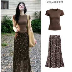 批发棕色碎花半身裙女<b class='q'>包臀</b>鱼尾长裙子短袖两件套装夏日绝美一整套穿搭