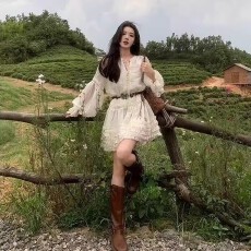 法式巨好看独特漂亮连衣裙设计感小众收腰长袖蛋糕短裙氛围感春秋