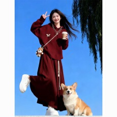 批发一整套高腰红色半身裙+连帽针织毛衣时尚减龄<b class='q'>两件套</b>装