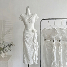 批发辣妹纯欲镂空T恤露脐上衣套装女夏季高腰不规则花朵开叉半身裙子