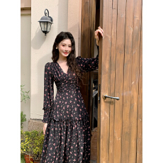 批发<b class='q'>外贸</b> 碎花<b class='q'>连衣裙</b>早秋2026新款法式设计感小众雪纺长裙