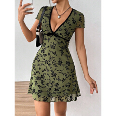 批发<b class='q'>欧美</b>跨境外贸2026夏季新款女士性感碎花綉花V領顏色對比邊A字裙