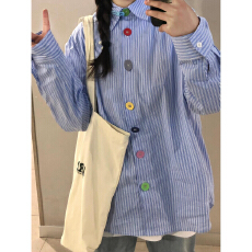 批发实价早秋新款别致彩色纽扣上衣<b class='q'>防晒</b><b class='q'>外套</b>设计感蓝条纹长袖衬衫女