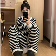 批发【夜眠】韩版软糯条纹半边绒睡衣女冬季加厚保暖直播爆款家居<b class='q'>套装</b>