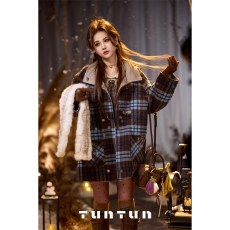 批发英伦小姐姐 轻奢金扣格纹呢大衣