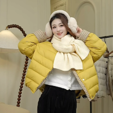 批发韩版保暖三粒扣格子拼接圆领短款羽绒服女百搭宽松<b class='q'>冬</b>季外套