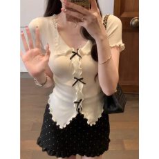 批发木耳边淡杏色V领针织打底衫女早秋2026短款<b class='q'>皮草</b>内搭毛衣亮色上衣