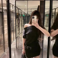 批发黑色高级感漏肩<b class='q'>连衣裙</b>女2026年夏季新款收腰显瘦小个子包臀小黑裙