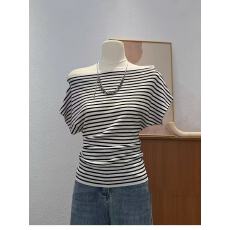 批发御姐轻熟风高级感一字领短袖<b class='q'>针织衫</b>女夏2026新款斜领露肩锁骨上衣