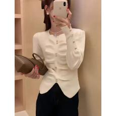 批发红色蕾丝花边针织衫女春季温柔高级感毛衣内搭<b class='q'>打底衫</b>扣子上衣