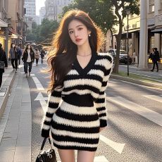 批发黑白条撞色条纹长袖上衣女<b class='q'>秋</b>冬修身显瘦富家千金高级毛衣包臀裙