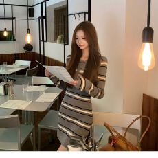 批发区区欧阳条纹针织<b class='q'>连衣裙</b>女秋季新款长袖收腰修身显瘦辣妹包臀短裙