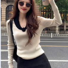 批发山茶花开千金感优雅小香风撞色毛衣秋<b class='q'>冬</b>显瘦羊毛针织上衣