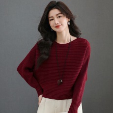 批发韩系松弛感条纹斜肩长袖针织衫女秋<b class='q'>冬</b>新款设计感独特露肩毛衣上衣