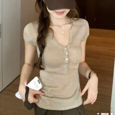 批发法式气质百搭亨利半开领<b class='q'>针织衫</b>女夏季设计感减龄短袖修身薄款上衣