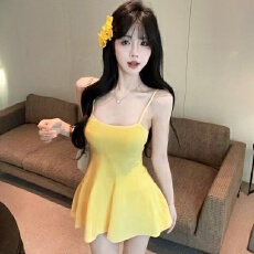 批发甜辣妹低胸性感纯欲吊带上衣女夏外穿多巴胺穿搭收腰显瘦无袖背心