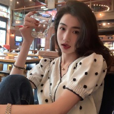 批发刺绣圆点<b class='q'>针织</b><b class='q'>开衫</b>2026春装新品气质款手工球球短袖V领毛衣潮