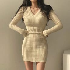 批发韩国chic秋<b class='q'>冬</b>复古小个子V领修身打底针织连衣裙女内搭毛衣包臀裙