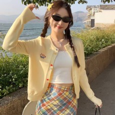 批发早秋韩系2026新款甜美黄色长袖针织开衫<b class='q'>毛衣外套</b>女高级感外搭上衣
