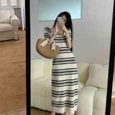 批发港味方领连衣裙女夏季休闲海边度假条纹长裙法式收腰复古气质裙子