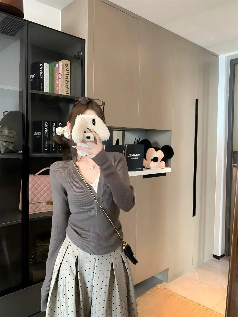 한국인기 V넥 슬림핏 니트 상세 이미지 2