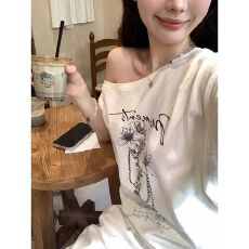 已出货 慵懒百搭印花白色斜肩短袖上衣女夏经典宽松设计感T恤