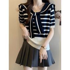 批发已出货 黑白<b class='q'>条纹</b>冰丝短袖t恤女短款夏薄款宽松小众<b class='q'>针织</b>衫海军领