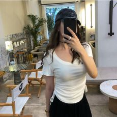 批发白色 U 领侧边抽绳 T 恤女夏 修身显瘦坑条针织短袖百搭<b class='q'>打底衫</b>