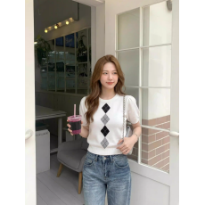 批发设计感撞色菱格<b class='q'>圆领</b>泡泡袖<b class='q'>针织</b>短袖女装2026夏季新款修身显瘦百搭