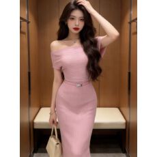 批发已出货 斜肩一字领针织<b class='q'>连衣裙</b>女<b class='q'>夏</b>2026新款绝美巨好看气质收腰开