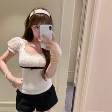 批发温柔风超好看<b class='q'>泡泡袖</b>蕾丝修身<b class='q'>上衣</b>小众漂亮独特T恤夏穿搭