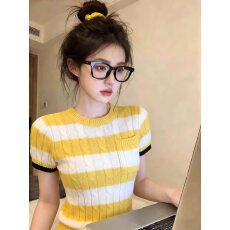 批发甜辣黄色<b class='q'>条纹</b>短袖针织衫女2026春夏超火减龄修身洋气打底t恤上衣