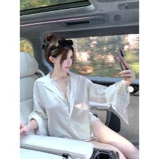 批发纯欲风蕾丝拼接缎面衬衫<b class='q'>女</b> 宽松 V 领喇叭袖设计感小众上衣