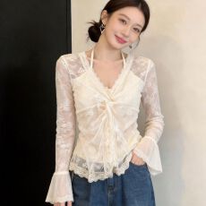 批发高级感<b class='q'>蕾丝</b>镂空V领喇叭袖t恤女春夏新款挂脖假两件<b class='q'>上衣</b>