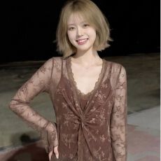 批发巨好看<b class='q'>蕾丝</b>小衫女夏季2026流行新款设计感扭结v领<b class='q'>长袖</b>t恤<b class='q'>上衣</b>