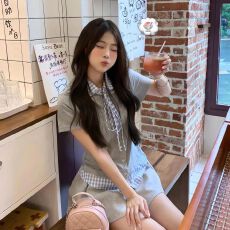 批发韩系格纹拼接学院风套装<b class='q'>女</b>夏季减龄短袖衬衫高腰裤裙两件套