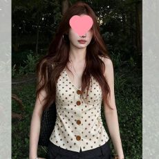 批发杏色吊带背心女2026夏季泰国绝美外穿无袖挂脖上衣辣妹穿搭小上衣