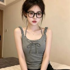 批发假两件格纹吊带背心女内搭新款独特绝美上衣