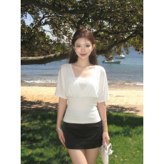 批发极简纯色麻灰 V 领 T 恤女下摆交叉扭褶收腰紧身显瘦短款内搭<b class='q'>上衣</b>