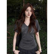 批发美式V 领印花短袖 T 恤女侧边褶皱收腰修身显瘦短款百搭上衣