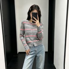 批发早秋条纹撞色设计感针织开衫女修身显瘦长袖百搭休闲<b class='q'>上衣</b><b class='q'>打底</b>