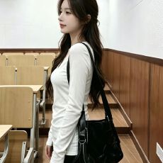 批发白色V领正肩长袖<b class='q'>t</b><b class='q'>恤</b>女秋季新款修身显瘦百搭打底衫 2026冬季新款