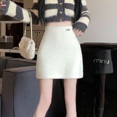 批发高级水貂绒纯色半身裙女美拉德a字包臀短裙软糯加厚针织半裙春<b class='q'>夏</b>