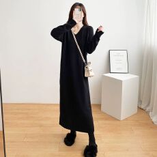 批发<b class='q'>毛衣</b>裙过膝女秋冬新款打底宽松V领针织连衣裙长裙 秋季新品 优雅