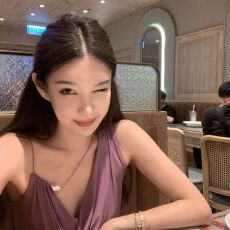 批发法式纯欲辣妹风2026新款金属装饰V领荡领背心女装<b class='q'>夏</b>季百搭小上衣